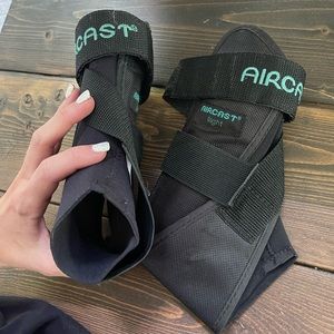 Aircast Left and Right